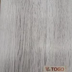 کفپوش PVC توگو کد 1518 رنگ طوسی طرح چوب ابعاد 15×90