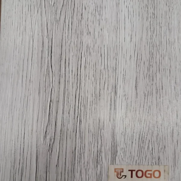 کفپوش PVC توگو کد 1518 رنگ طوسی طرح چوب ابعاد 15×90