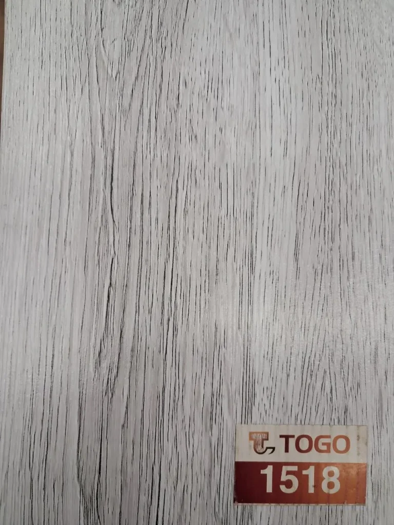 کفپوش PVC توگو کد 1518 رنگ طوسی طرح چوب ابعاد 15×90